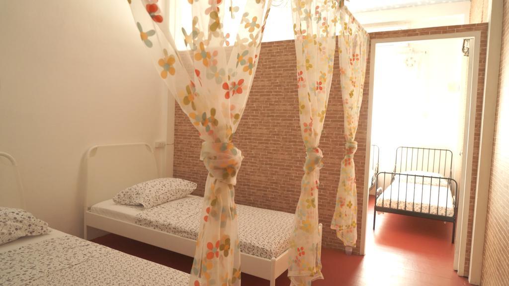 Tiger Lily Hostel 曼谷 客房 照片