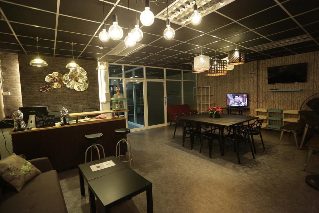 Tiger Lily Hostel 曼谷 外观 照片