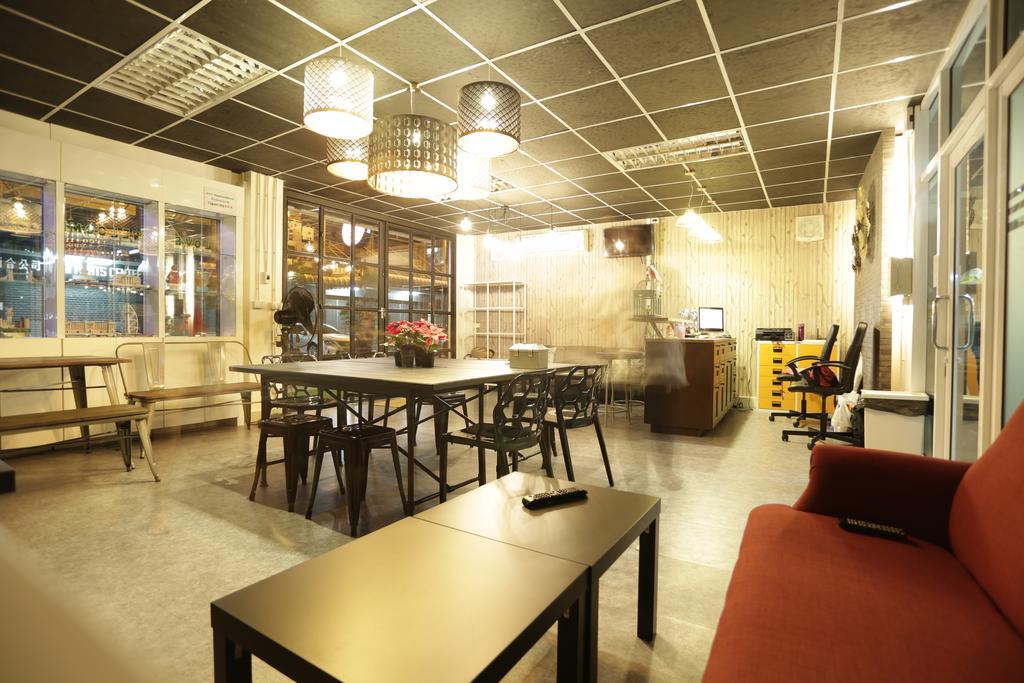 Tiger Lily Hostel 曼谷 外观 照片